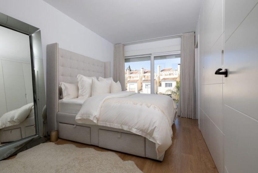 R5211922-Villa-For-Sale-Calahonda-Semi-Detached-4-Beds-264-Built-8