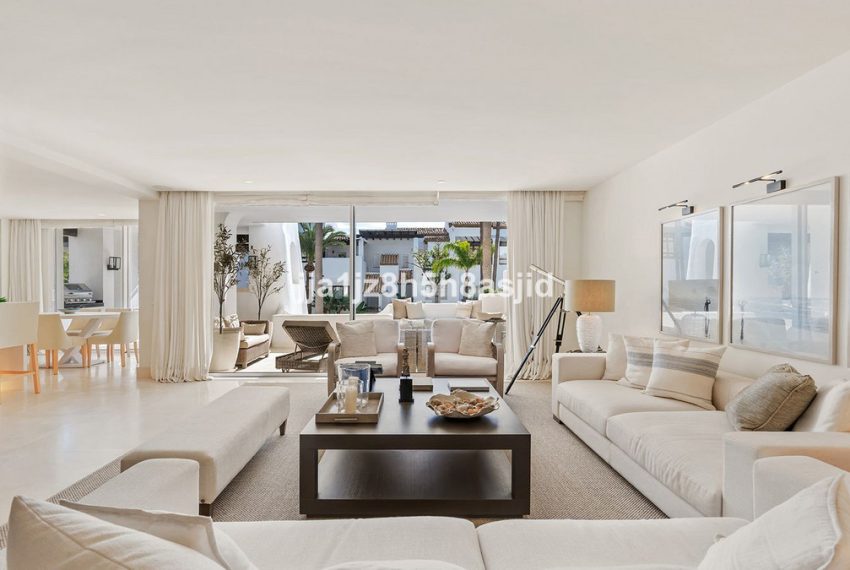 R5211937-Apartment-For-Sale-The-Golden-Mile-Middle-Floor-Apartment-3-Beds-136-Built-12