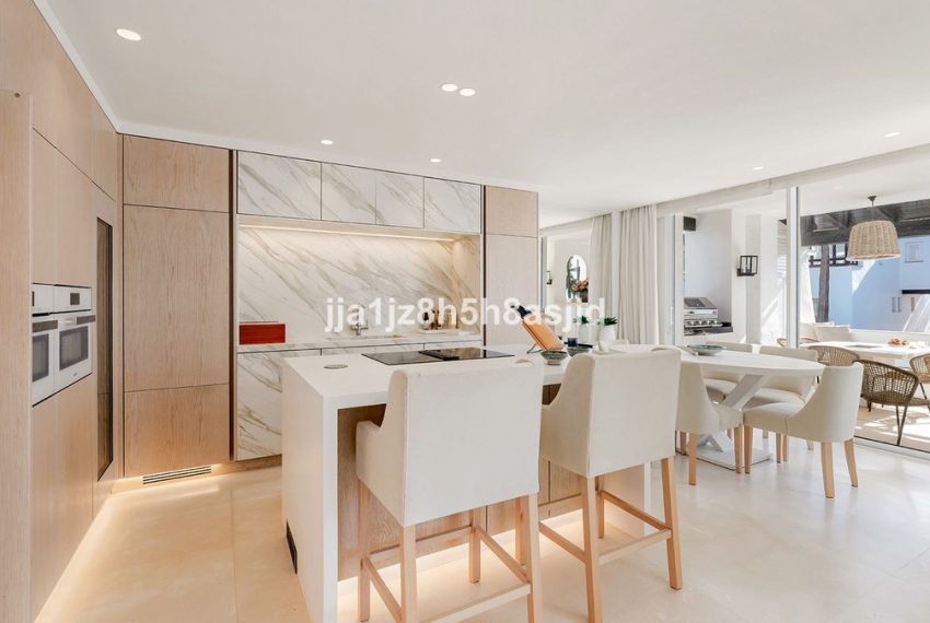 R5211937-Apartment-For-Sale-The-Golden-Mile-Middle-Floor-Apartment-3-Beds-136-Built-16