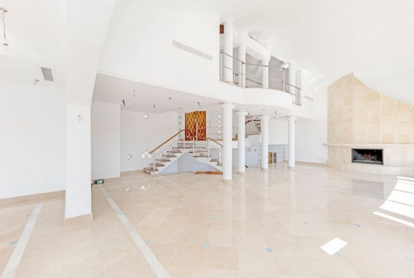 R5212264-Villa-For-Sale-Los-Almendros-Detached-5-Beds-1383-Built-1