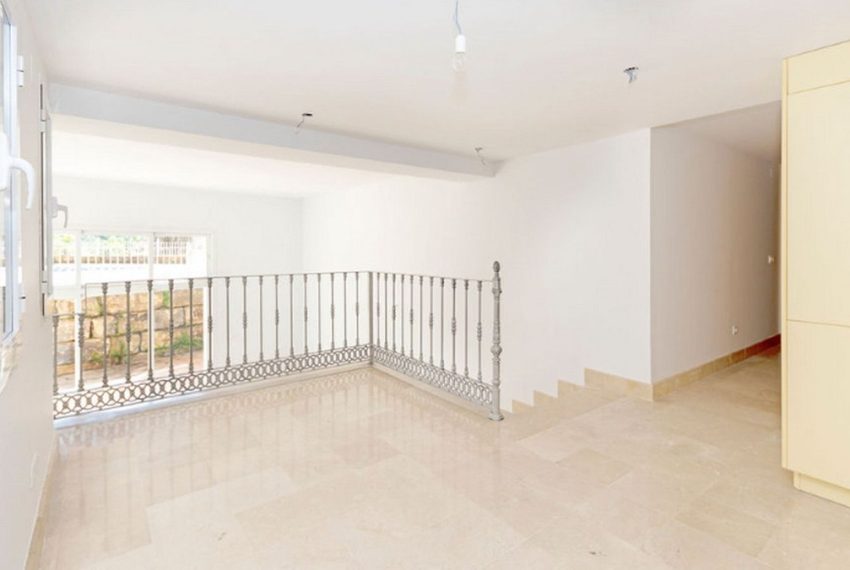 R5212264-Villa-For-Sale-Los-Almendros-Detached-5-Beds-1383-Built-13