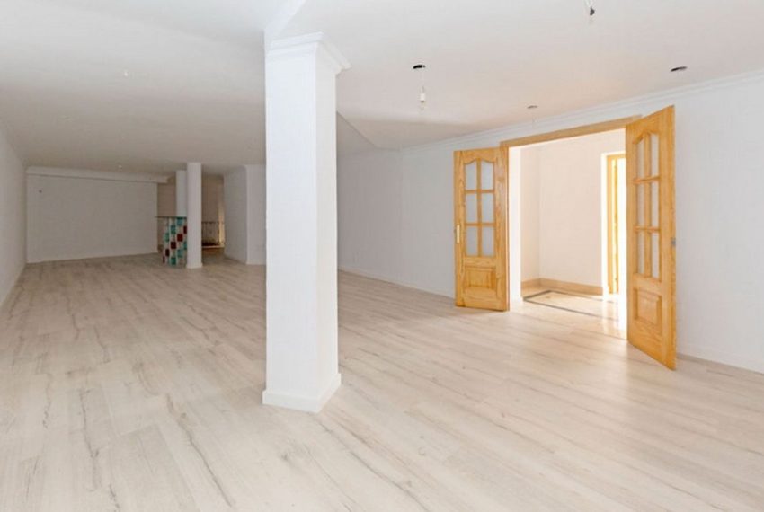 R5212264-Villa-For-Sale-Los-Almendros-Detached-5-Beds-1383-Built-2