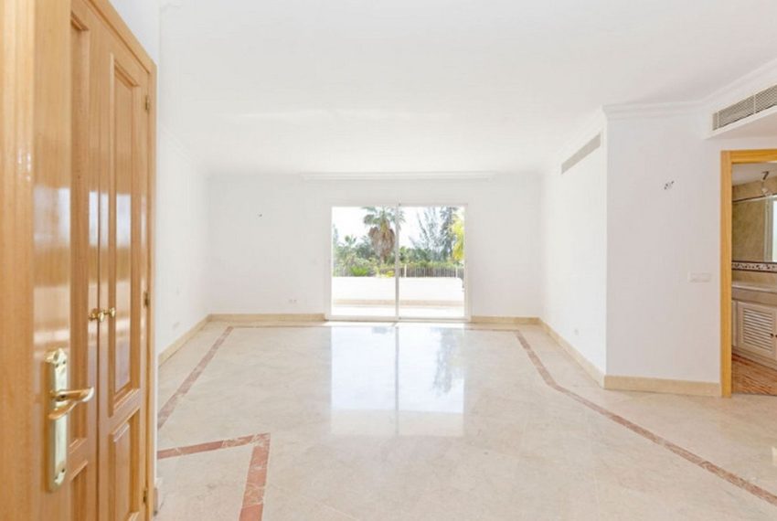 R5212264-Villa-For-Sale-Los-Almendros-Detached-5-Beds-1383-Built-3