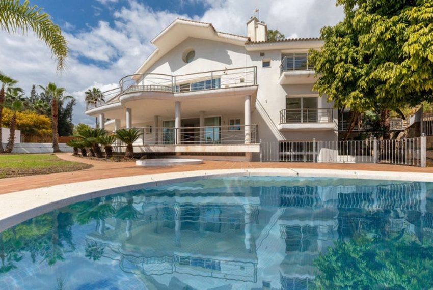 R5212264-Villa-For-Sale-Los-Almendros-Detached-5-Beds-1383-Built