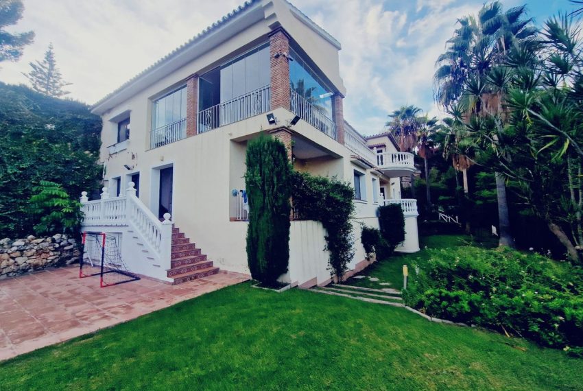 R5212270-Villa-For-Sale-El-Paraiso-Detached-6-Beds-415-Built-1