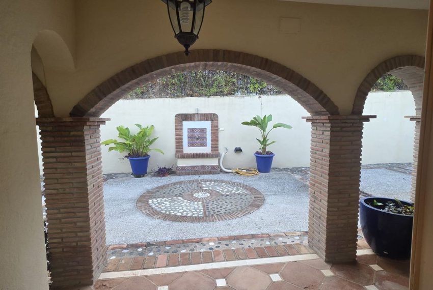 R5212270-Villa-For-Sale-El-Paraiso-Detached-6-Beds-415-Built-10