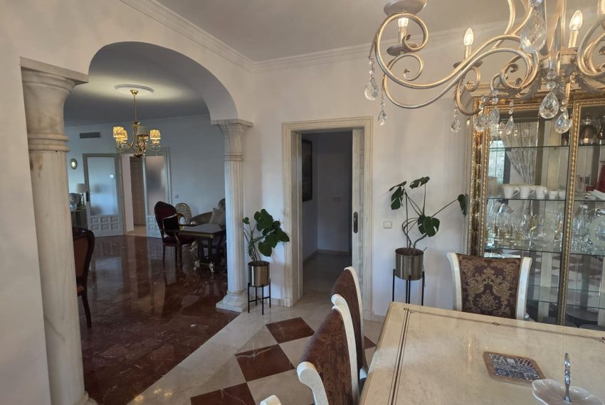 R5212270-Villa-For-Sale-El-Paraiso-Detached-6-Beds-415-Built-14