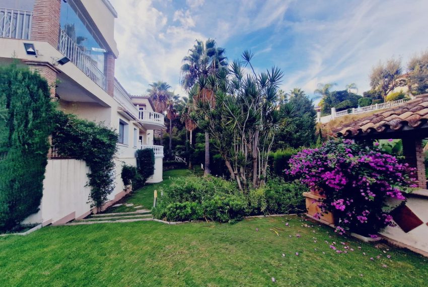 R5212270-Villa-For-Sale-El-Paraiso-Detached-6-Beds-415-Built-2