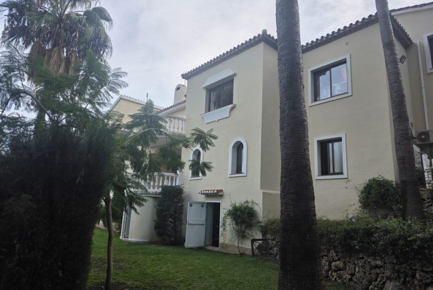 R5212270-Villa-For-Sale-El-Paraiso-Detached-6-Beds-415-Built-3