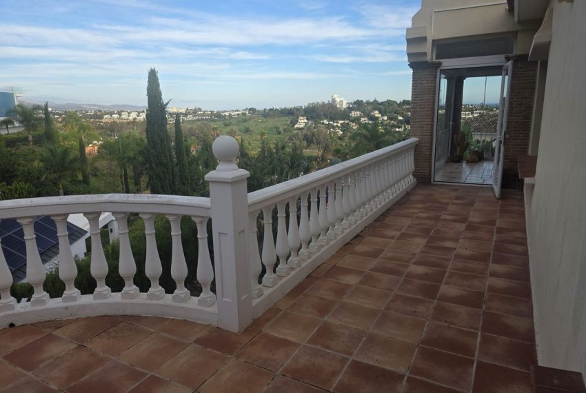 R5212270-Villa-For-Sale-El-Paraiso-Detached-6-Beds-415-Built-6