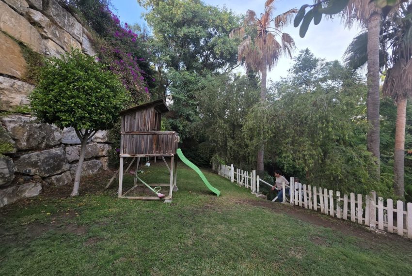 R5212270-Villa-For-Sale-El-Paraiso-Detached-6-Beds-415-Built-8