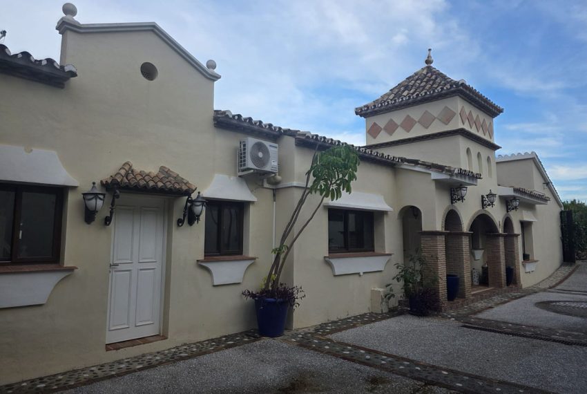 R5212270-Villa-For-Sale-El-Paraiso-Detached-6-Beds-415-Built