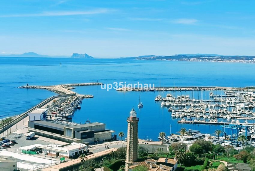 R5212351-Apartment-For-Sale-Estepona-Penthouse-4-Beds-140-Built