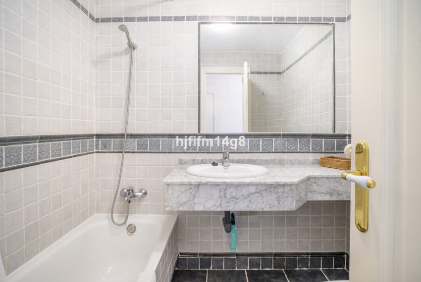 R5212882-Apartment-For-Sale-Nueva-Andalucia-Middle-Floor-2-Beds-81-Built-11