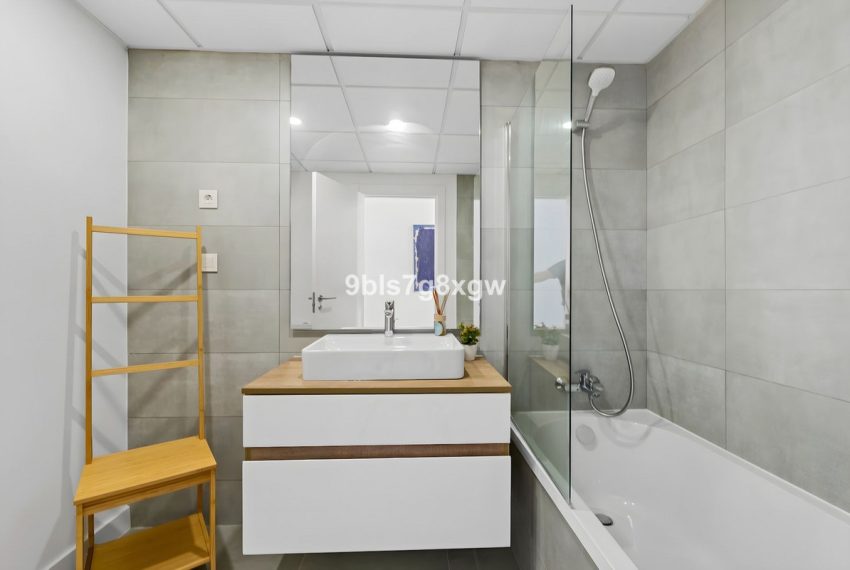 R5213629-Apartment-For-Sale-New-Golden-Mile-Penthouse-3-Beds-125-Built-10