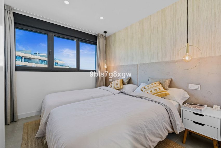 R5213629-Apartment-For-Sale-New-Golden-Mile-Penthouse-3-Beds-125-Built-9