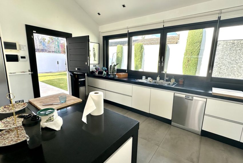 R5213677-Villa-For-Sale-Guadalmina-Baja-Detached-6-Beds-543-Built-3