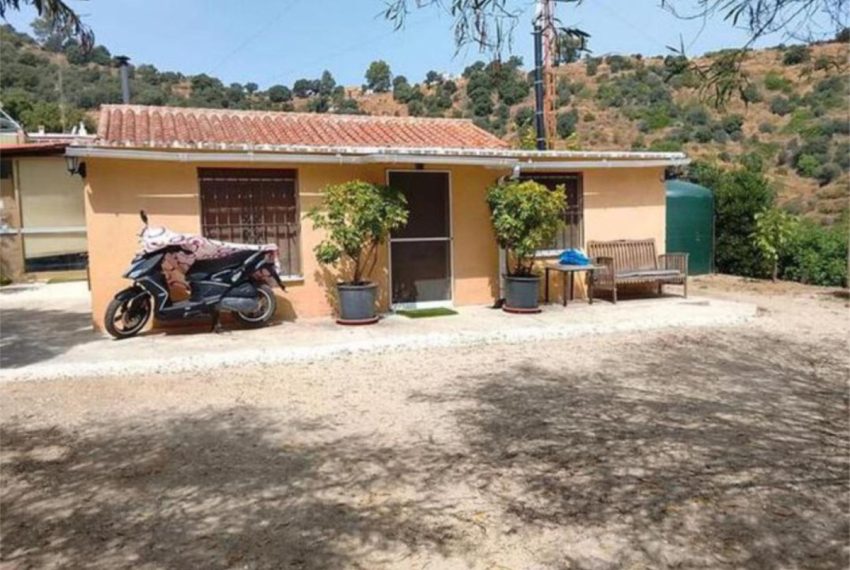 R5213773-Villa-For-Sale-Altos-de-los-Monteros-Finca-2-Beds-100-Built-1