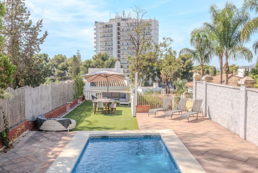 R5213785-Villa-For-Sale-Nueva-Andalucia-Semi-Detached-5-Beds-251-Built-1