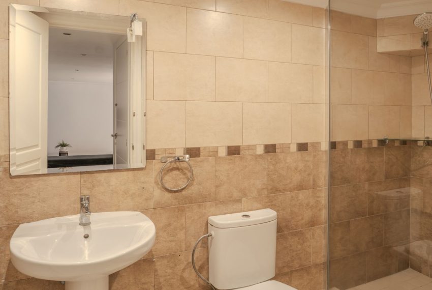 R5213785-Villa-For-Sale-Nueva-Andalucia-Semi-Detached-5-Beds-251-Built-13