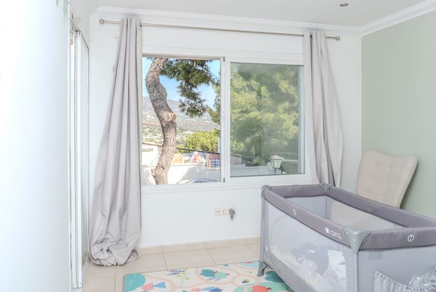 R5213785-Villa-For-Sale-Nueva-Andalucia-Semi-Detached-5-Beds-251-Built-14