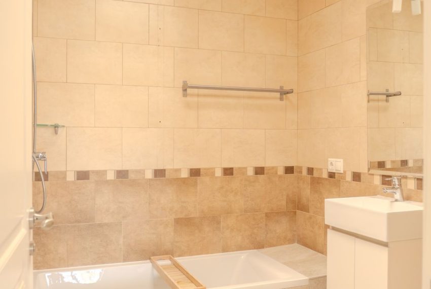 R5213785-Villa-For-Sale-Nueva-Andalucia-Semi-Detached-5-Beds-251-Built-15