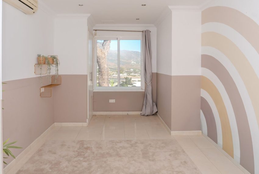 R5213785-Villa-For-Sale-Nueva-Andalucia-Semi-Detached-5-Beds-251-Built-16