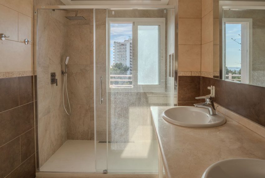 R5213785-Villa-For-Sale-Nueva-Andalucia-Semi-Detached-5-Beds-251-Built-17