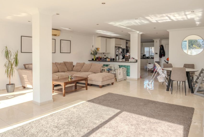 R5213785-Villa-For-Sale-Nueva-Andalucia-Semi-Detached-5-Beds-251-Built-4