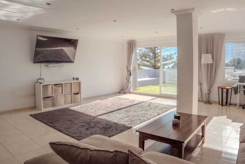 R5213785-Villa-For-Sale-Nueva-Andalucia-Semi-Detached-5-Beds-251-Built-5