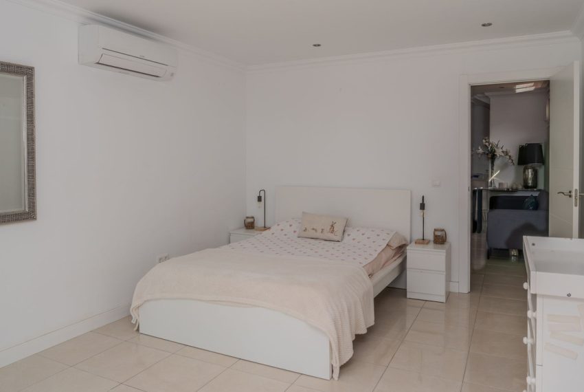 R5213785-Villa-For-Sale-Nueva-Andalucia-Semi-Detached-5-Beds-251-Built-9