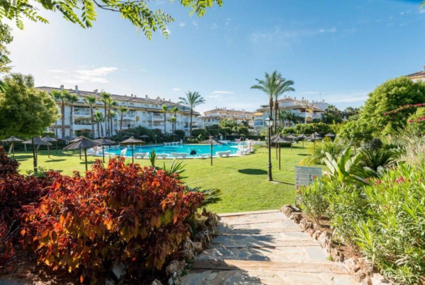 R5213800-Apartment-For-Sale-Nueva-Andalucia-Middle-Floor-2-Beds-80-Built
