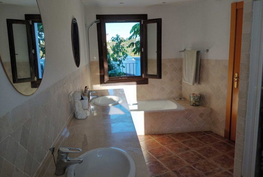 R5214208-Villa-For-Sale-Estepona-Semi-Detached-3-Beds-140-Built-11