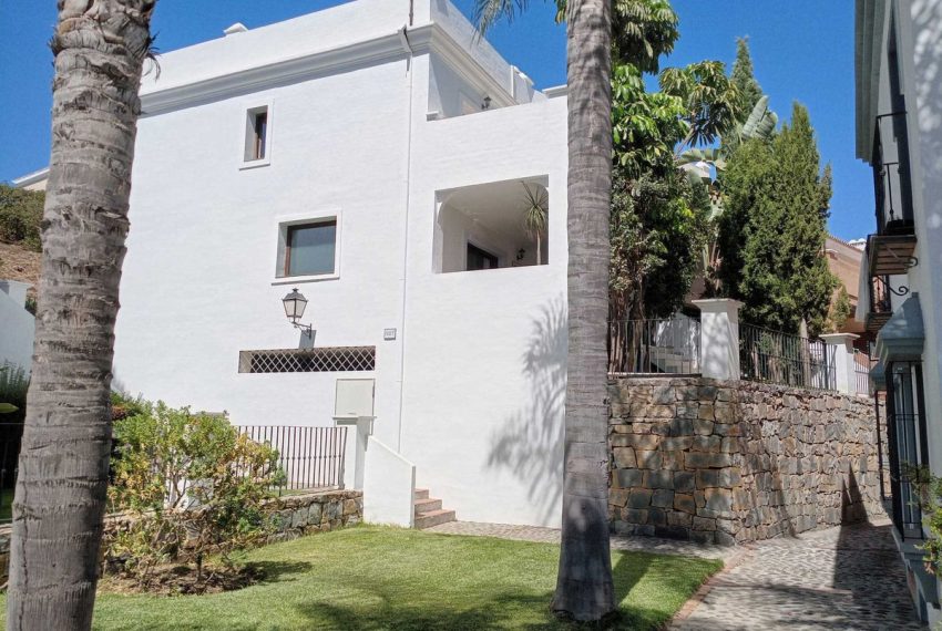 R5214208-Villa-For-Sale-Estepona-Semi-Detached-3-Beds-140-Built-2