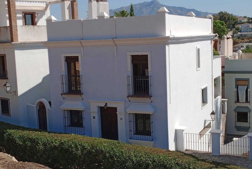 R5214208-Villa-For-Sale-Estepona-Semi-Detached-3-Beds-140-Built