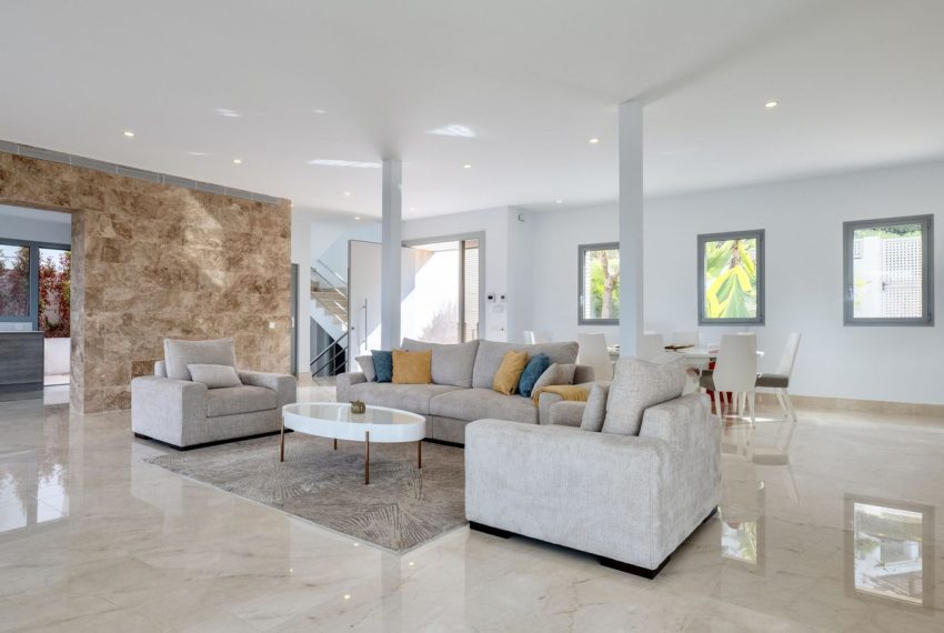 R5214310-Villa-For-Sale-Los-Arqueros-Detached-6-Beds-777-Built-3