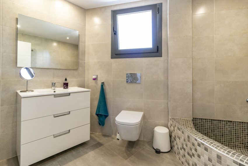 R5215189-Villa-For-Sale-San-Pedro-de-Alcantara-Semi-Detached-3-Beds-336-Built-15