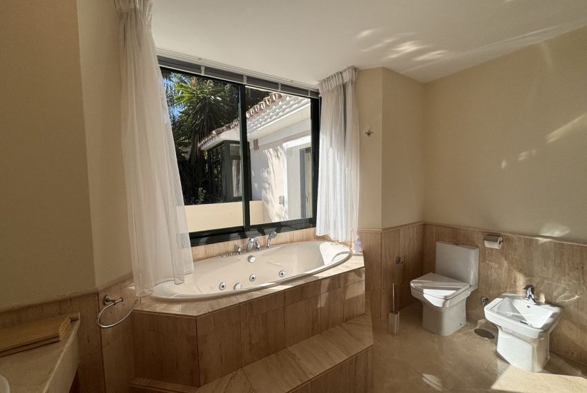 R5215495-Villa-For-Sale-Benahavis-Detached-7-Beds-526-Built-11