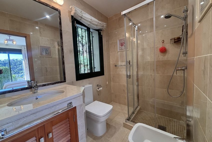 R5215495-Villa-For-Sale-Benahavis-Detached-7-Beds-526-Built-19