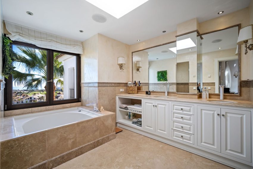 R5215528-Villa-For-Sale-El-Paraiso-Detached-5-Beds-278-Built-16