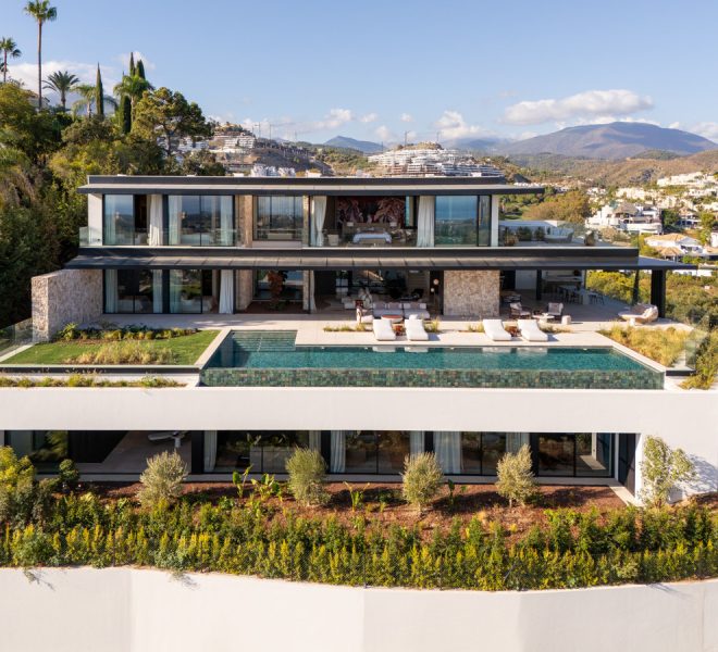 R5215813-Image 1-Detached - 8 Beds - 1696 Built