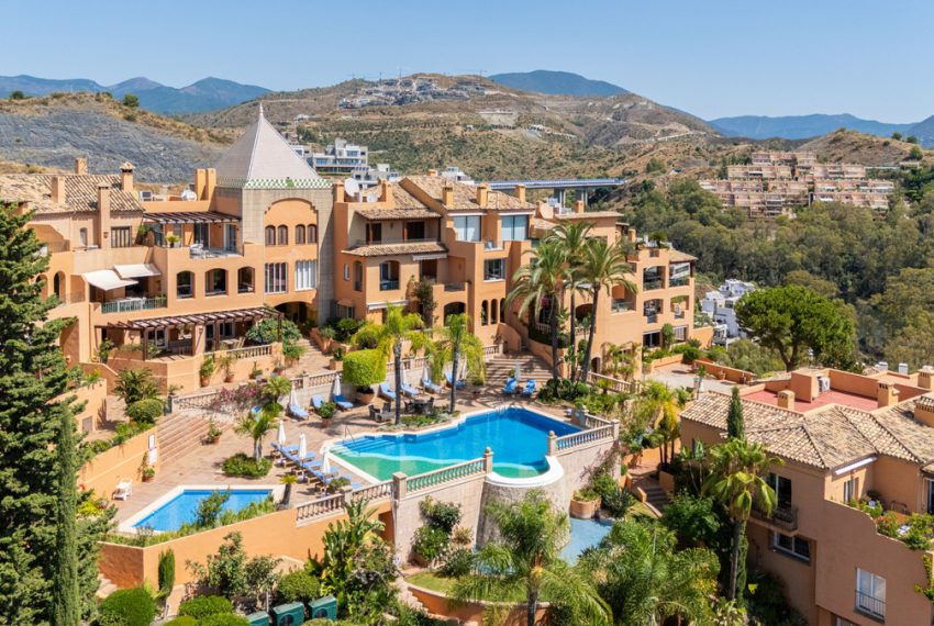 R5215837-Apartment-For-Sale-Nueva-Andalucia-Penthouse-3-Beds-150-Built