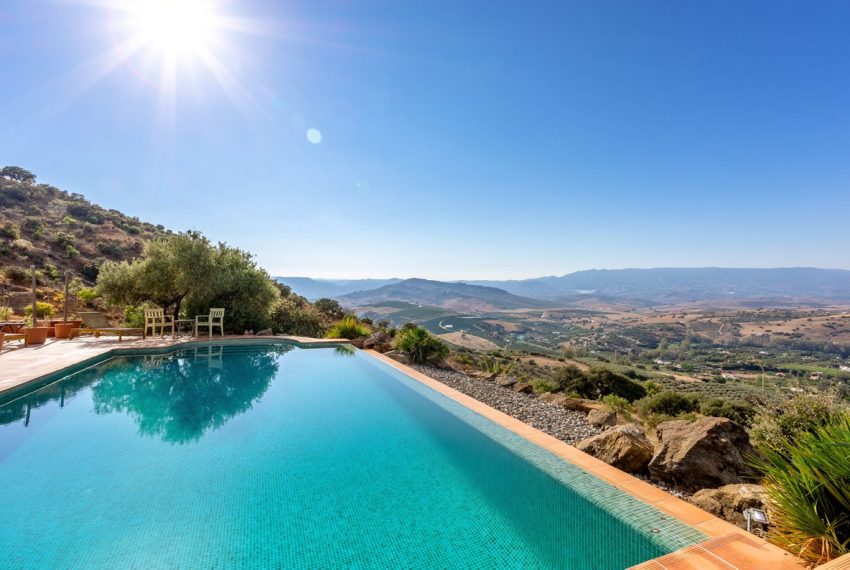 R5216614-Villa-For-Sale-Coin-Finca-4-Beds-520-Built-2