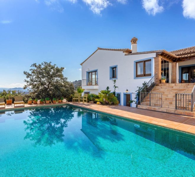 R5216614-Image 1-Finca - 4 Beds - 520 Built