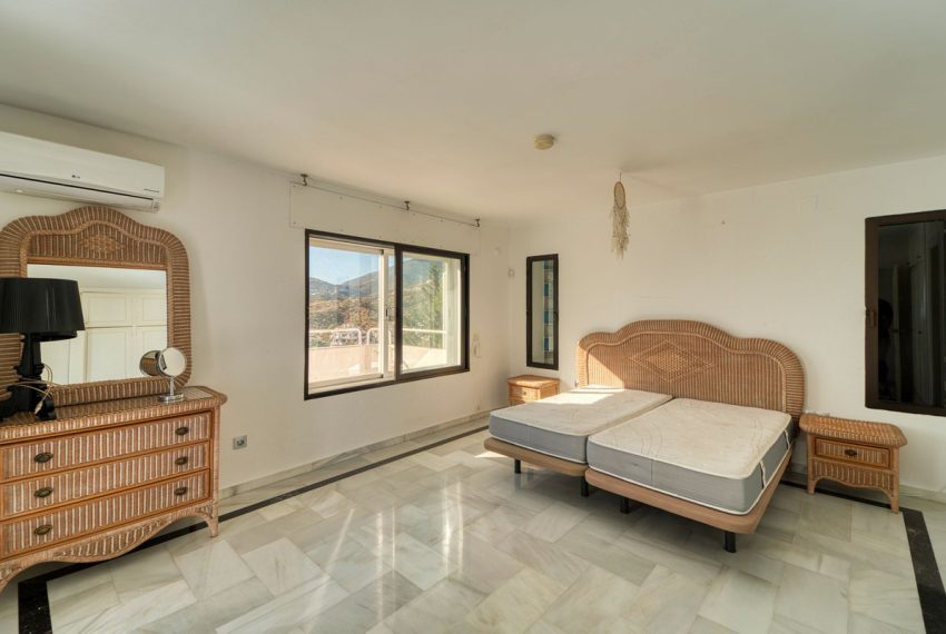 R5216644-Villa-For-Sale-Nueva-Andalucia-Detached-4-Beds-448-Built-4