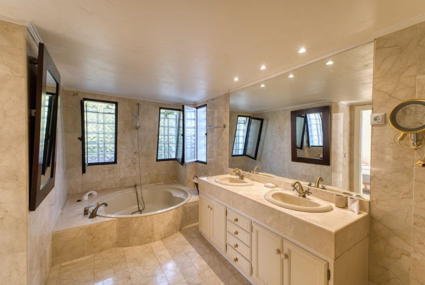 R5216644-Villa-For-Sale-Nueva-Andalucia-Detached-4-Beds-448-Built-9