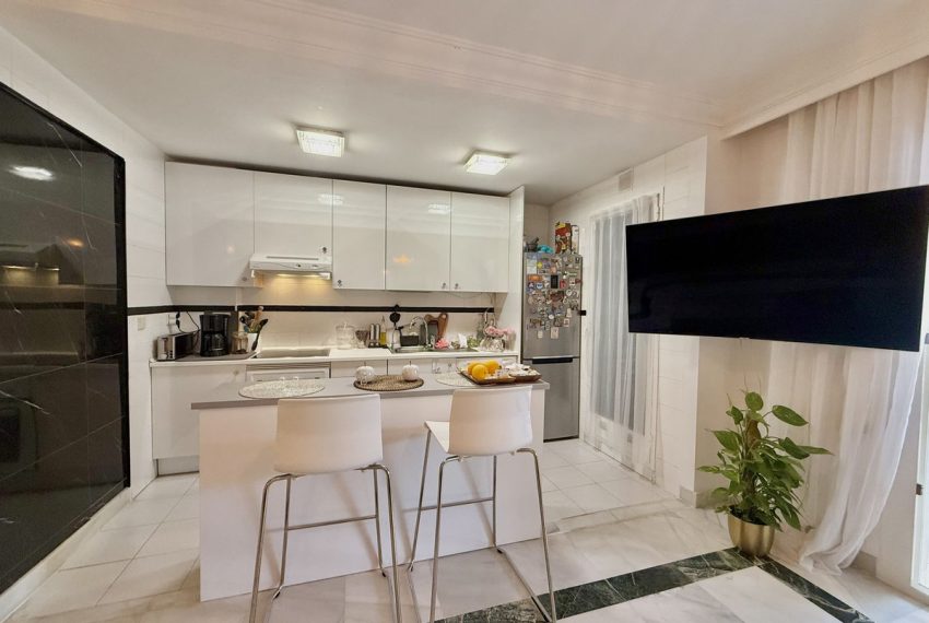 R5216665-Apartment-For-Sale-The-Golden-Mile-Ground-Floor-2-Beds-89-Built-3