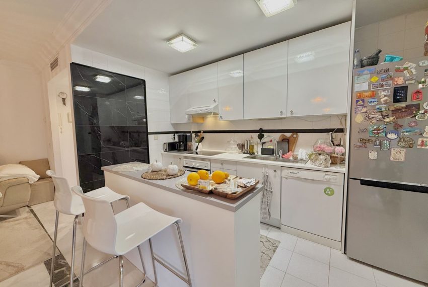 R5216665-Apartment-For-Sale-The-Golden-Mile-Ground-Floor-2-Beds-89-Built-4