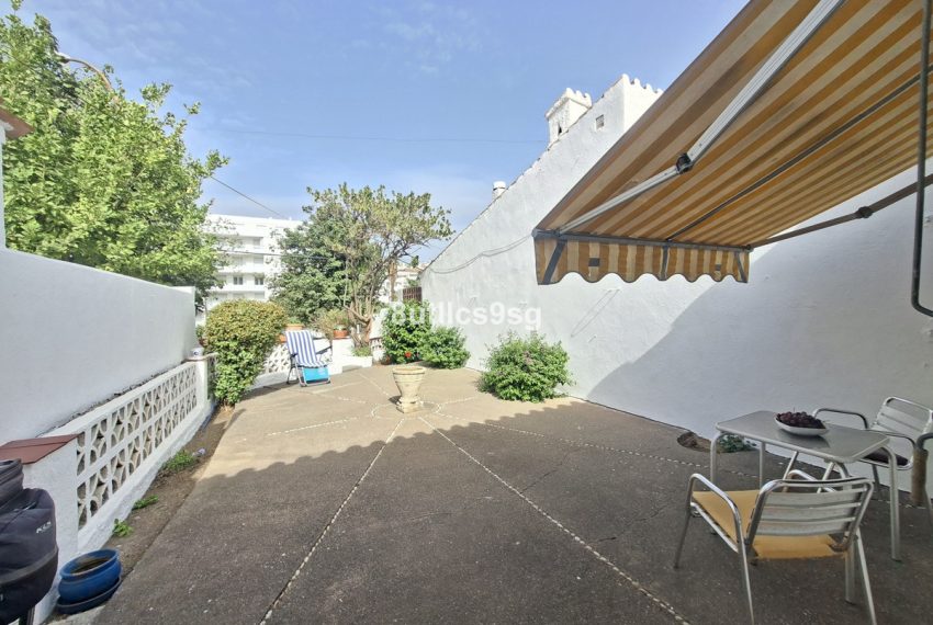 R5216755-Villa-For-Sale-La-Campana-Detached-2-Beds-67-Built-1