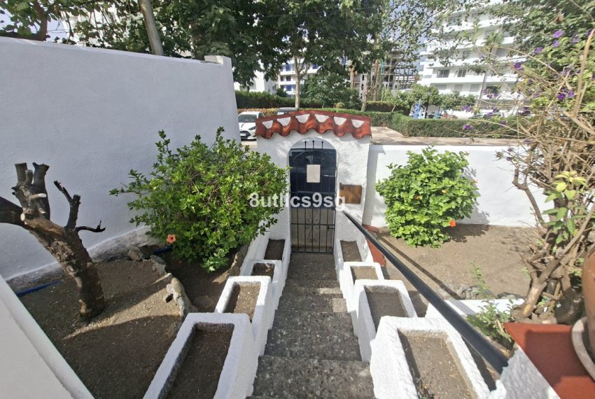 R5216755-Villa-For-Sale-La-Campana-Detached-2-Beds-67-Built